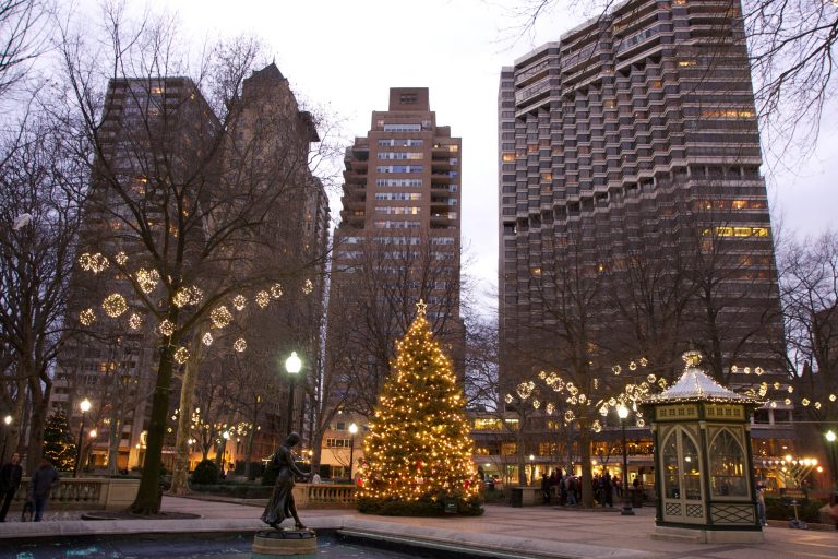 Holiday Lights in Rittenhouse Square   panoramio 768x512